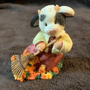 Enesco Mary's Moo Moos November Figurine